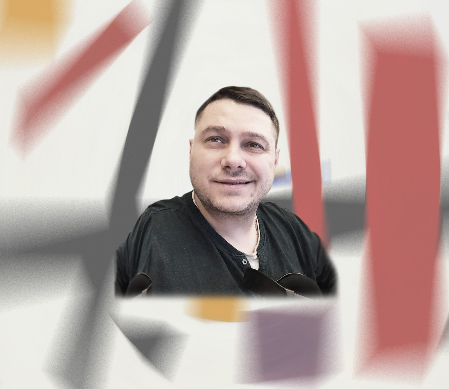 Меня зовут Андрей Иванов, я UX / UI-дизайнер